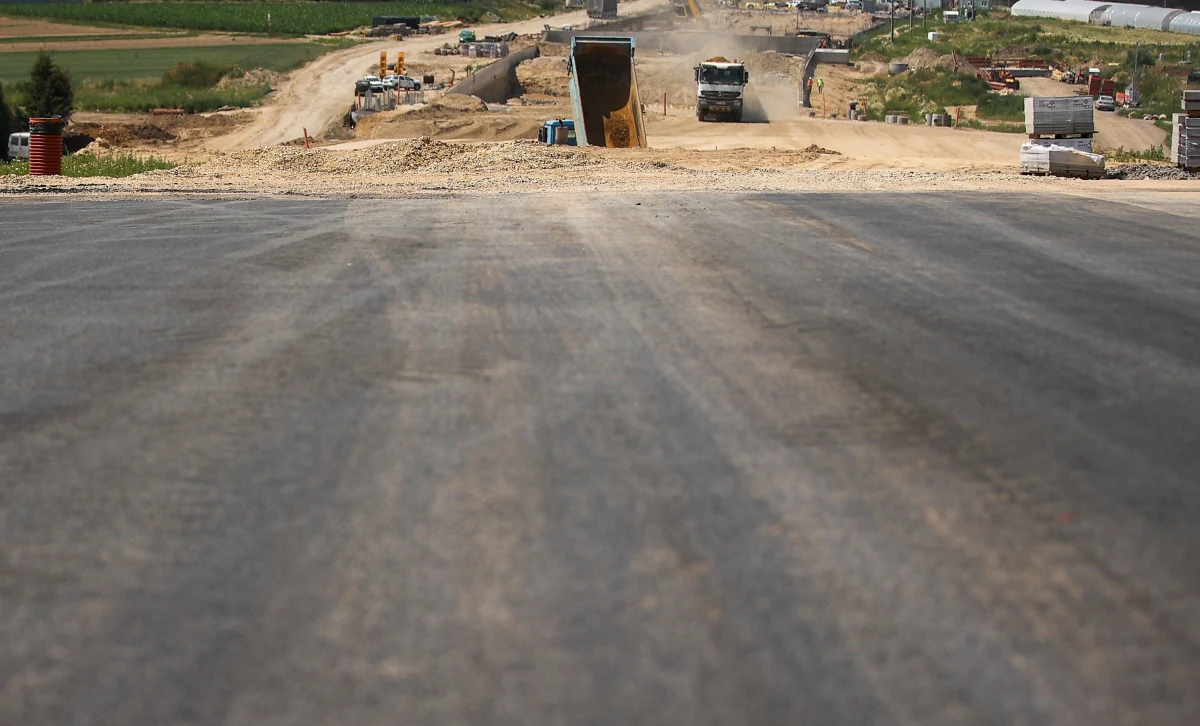 W czwartek 8 stycznia około południa drogowcy uruchomią nowy zjazd na węźle Mistrzejowice z Północnej Obwodnicy Krakowa (POK) na drogę ekspresową S7 w kierunku Warszawy. Będzie to już docelowy zjazd w tym miejscu, który zastąpi tymczasowe rozwiązanie.