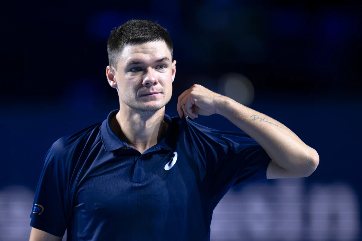Kamil Majchrzak awansował do ćwierćfinału turnieju ATP 250 w australijskim Brisbane. Polak pokonał Amerykanina Reilly’ego Opelkę 6:7 (2-7), 7:6 (9-7), 7:6 (10-8), broniąc wcześniej trzech meczboli. Rywal posłał w sumie 44 asy serwisowe. O półfinał Polak zagra z Rosjaninem Daniiłem Miedwiediewem.