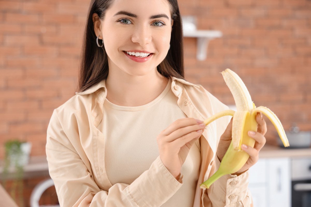 Całe życie usuwałaś nitki z banana? Jeść czy wyrzucać? Wyjaśniamy raz na zawsze