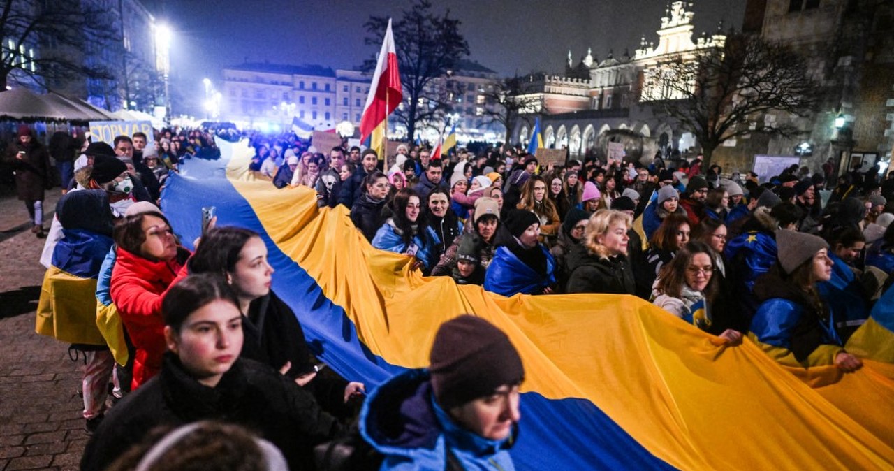 Polacy podzieleni ws. przyjmowania ukraińskich uchodźców. Nowy sondaż
