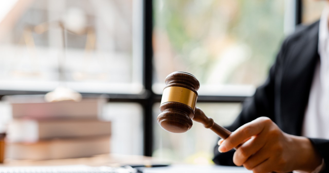 Zaufał sztucznej inteligencji, został oszukany. Teraz grozi mu kara