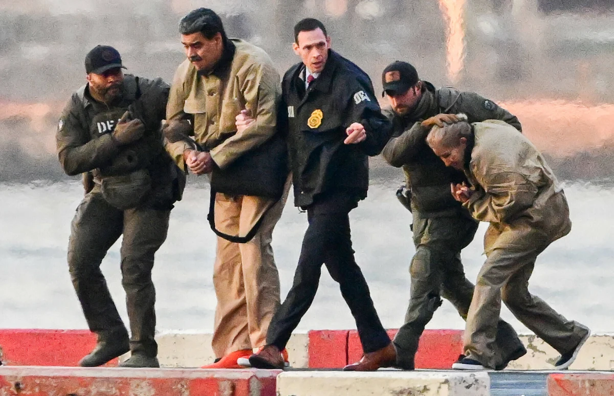 Co najmniej 100 osób zginęło w wyniku sobotniego ataku amerykańskich sił na terytorium Wenezueli - poinformował w środę szef tamtejszego MSW Diosdado Cabello. Wśród poszkodowanych znaleźli się prezydent Nicolas Maduro oraz jego żona Cilia Flores, którzy – według relacji władz – odnieśli obrażenia podczas brutalnego zatrzymania przez amerykańskich żołnierzy.