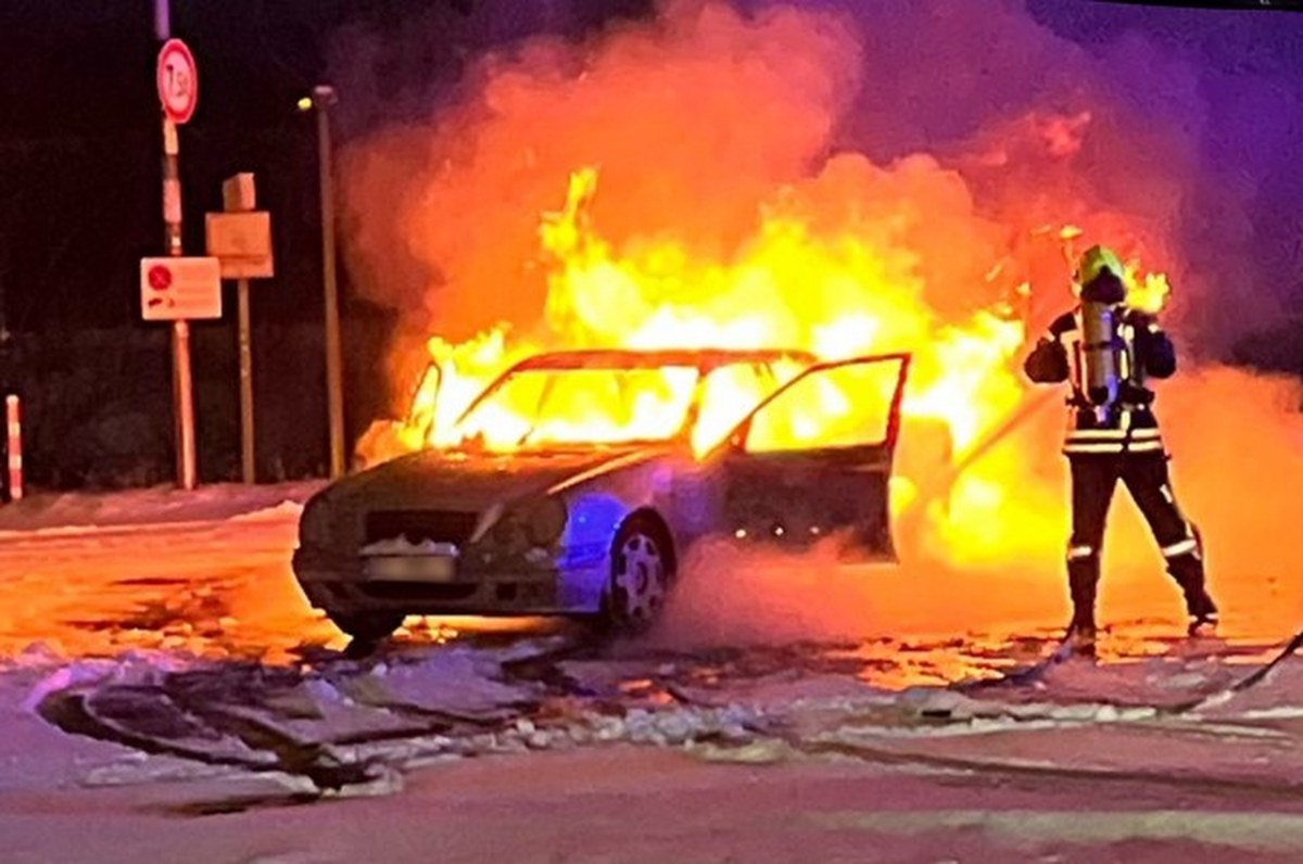 On tankował, ona zapaliła papierosa. Mercedes Polaków spłonął na stacji w Niemczech