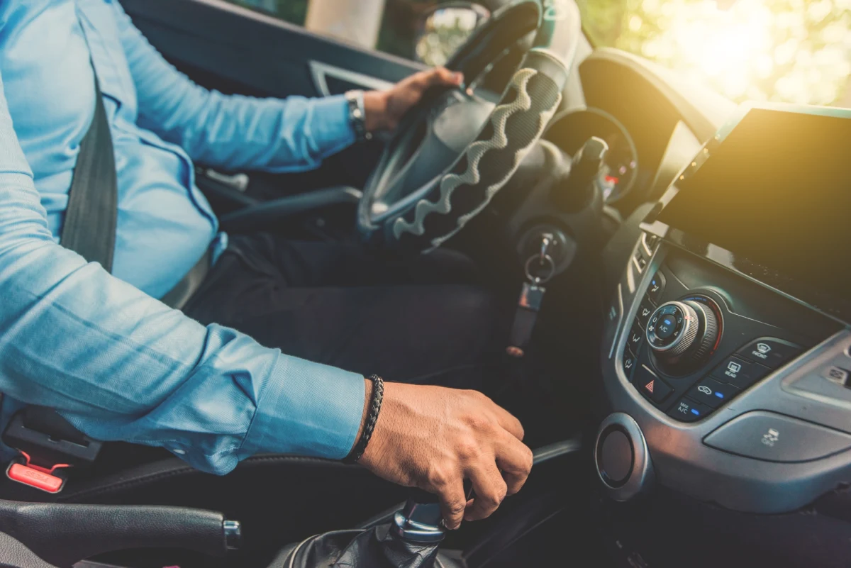 48-latek został zatrzymany w Gorzowie Wielkopolskim za przekroczenie prędkości o 30 km/h. Przy okazji policja odkryła, że kierowca BMW, który wrócił do Polski z Wielkiej Brytanii, nie ma prawa jazdy od 20 lat.