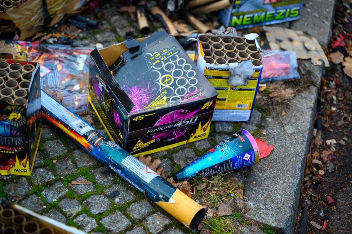 Najnowsze badania wykazały, że substancje chemiczne obecne w fajerwerkach, takie jak nadchloran potasu, mogą negatywnie wpływać na męską płodność. Naukowcy odkryli jednak, że witamina C może skutecznie chronić plemniki przed szkodliwym działaniem tych związków, dając nadzieję na prostą i dostępną metodę ochrony zdrowia reprodukcyjnego.