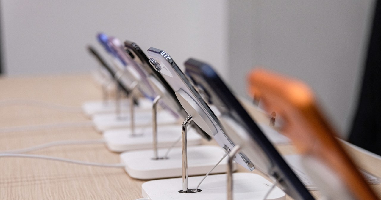 Podatek od telefona nie tak szybko. "Muszę zebrać dużo więcej danych"