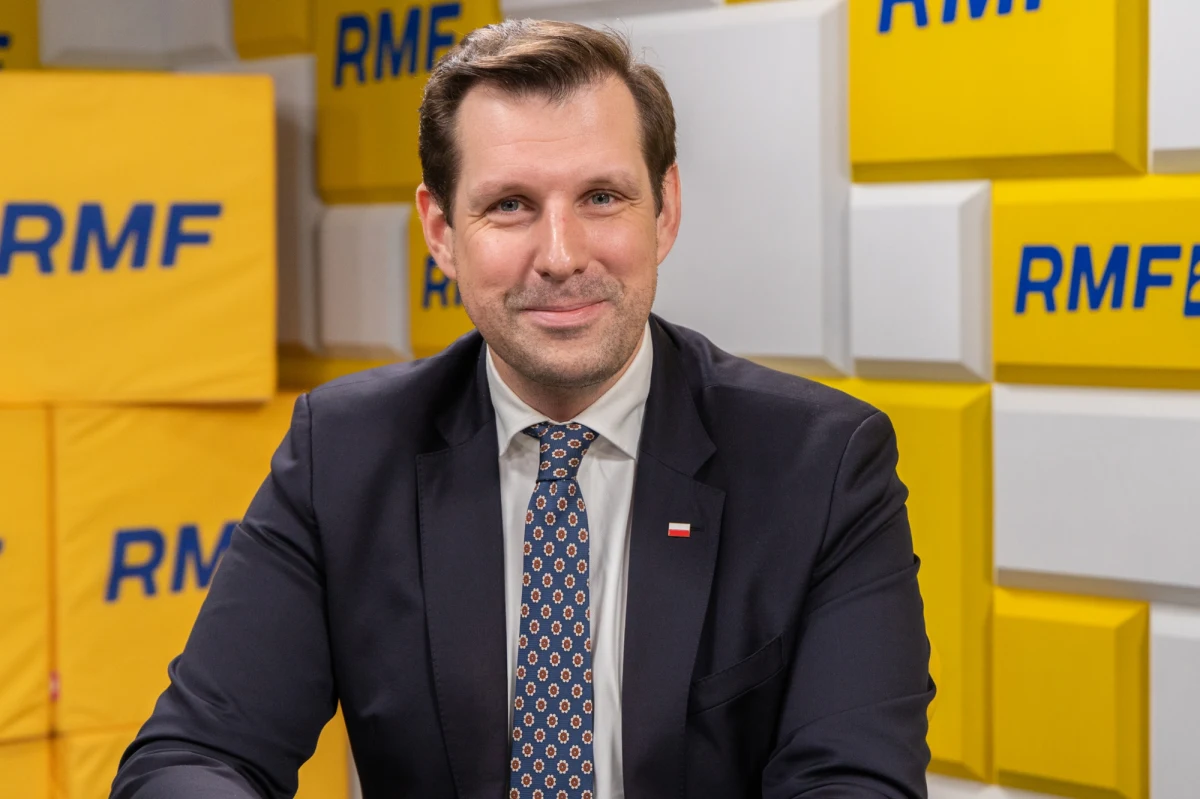 "Minister spraw wewnętrznych powinien sam wyjść i powiedzieć, że doszło do obrzydliwej zbrodni, że to patologia, że ją wypali gorącym żelazem" - powiedział Tobiasz Bocheński w Popołudniowej rozmowie w RMF FM odnosząc się do zgwałcenia policjantki w w warszawskim oddziale prewencji policji w Piasecznie. "Kierwiński jest niekompetentny i nieprzygotowany do sprawowania pełnionej funkcji" - dodał.