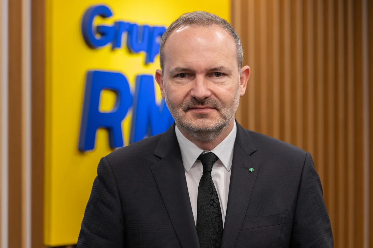 "Rozumiemy gniew rolników, zgadzamy się z nimi. Współpracujemy z branżowymi związkami rolniczymi od bardzo dawna" - mówił w Rozmowie o 7:00 w Radiu RMF24 europoseł Polskiego Stronnictwa Ludowego Krzysztof Hetman. Odniósł się w ten sposób do dzisiejszej demonstracji w Warszawie przeciwko umowie Unii Europejskiej z krajami Mercosur. Przekonywał też, że politycy Prawa i Sprawiedliwości oraz Konfederacji "modlą się" o wejście w życie kontrowersyjnego porozumienia i chcą ten fakt wykorzystać jako polityczne paliwo.