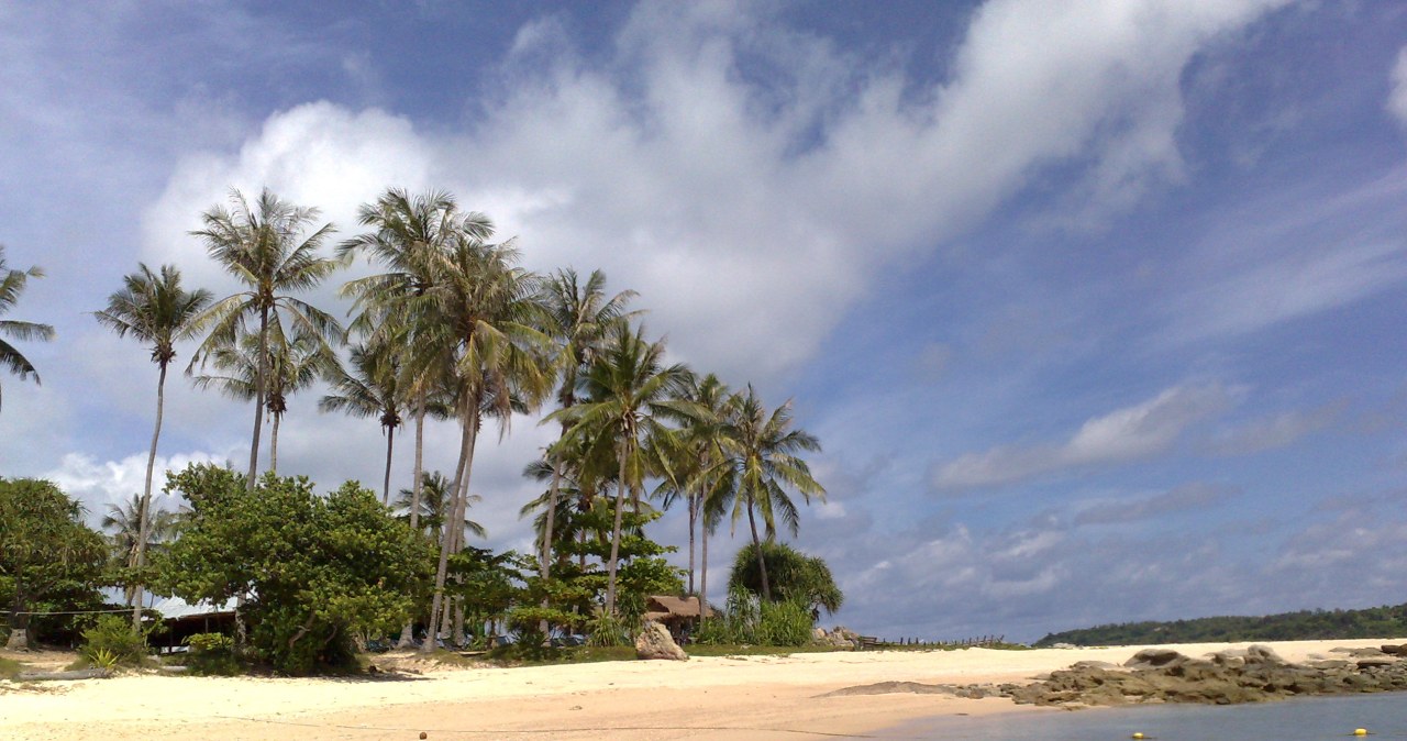 Tragedia na plaży w Tajlandii. "Ratownik powiedział, iż nie potrafi pływać"