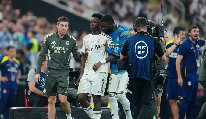 Wrze po derbach Madrytu. Spięcie Viniciusa z Simeone, posypały się kartki
