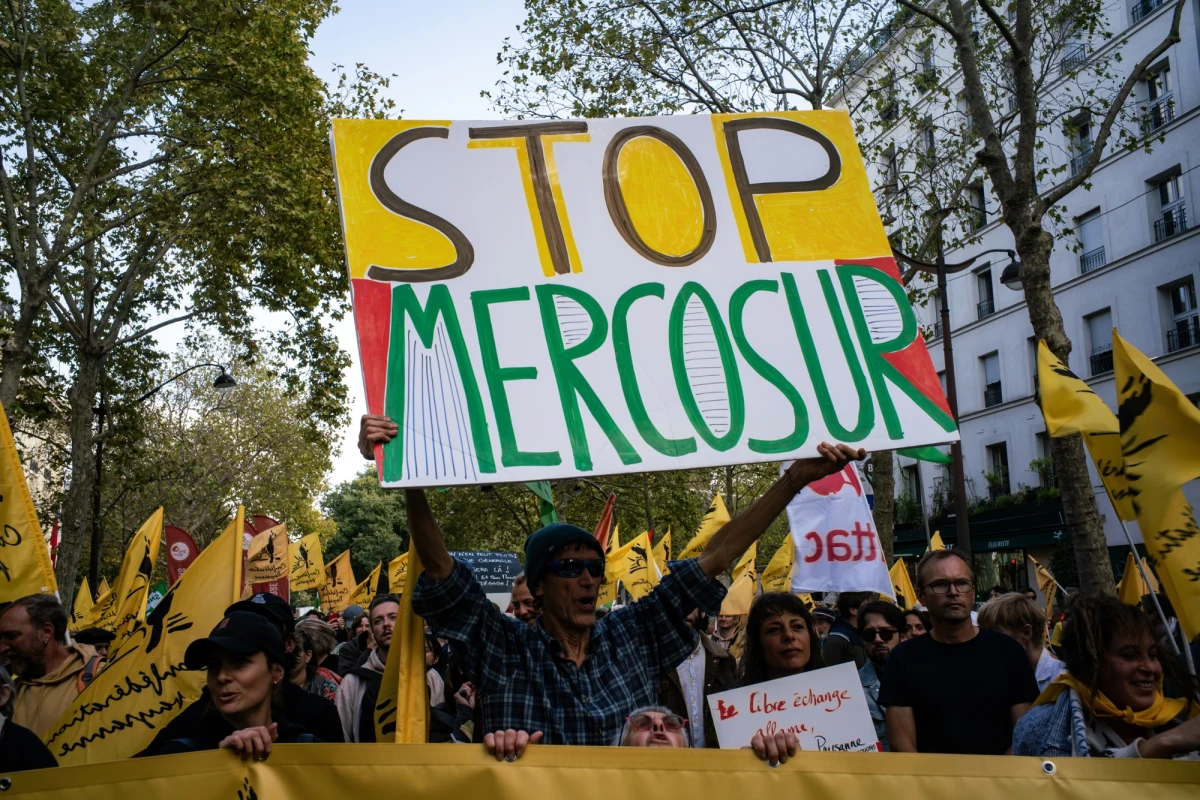 Wszystko wskazuje na to, że umowa handlowa z Mercosurem zostanie przyjęta po tym, jak Włochy otrzymały zapewnienie o większym wsparciu dla rolników, a klauzule bezpieczeństwa chroniące rolników zostały wzmocnione. To oznacza, że 12 stycznia szefowa KE Ursula von der Leyen będzie mogła podpisać dokument w Paragwaju.