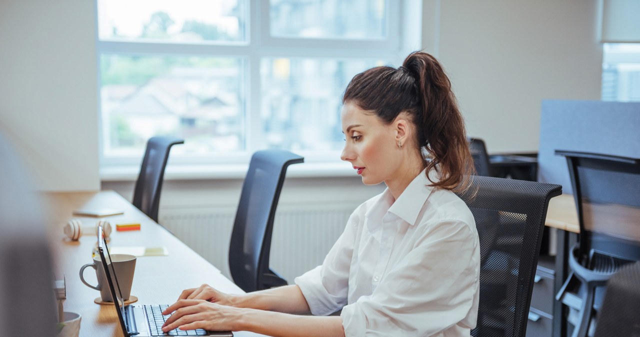 Trzymają się etatu kurczowo jak nigdy. Ten trend dotarł już do Polski