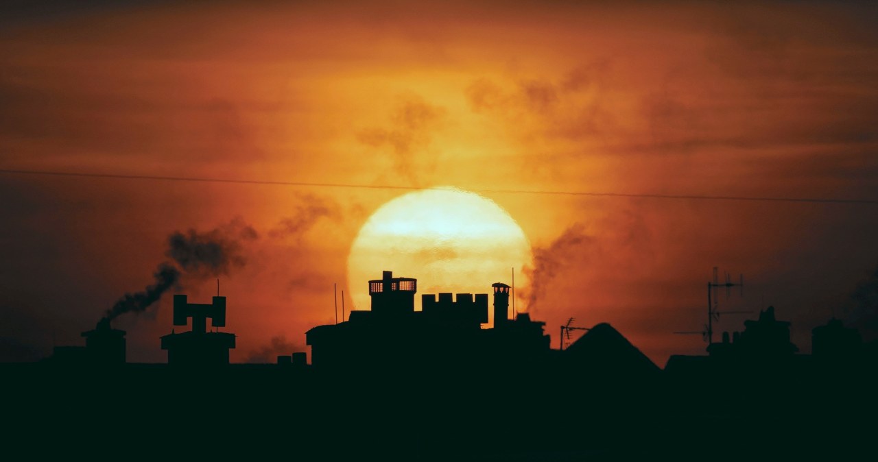 Groźna substancja pojawiła się w powietrzu. Wydano alert RCB