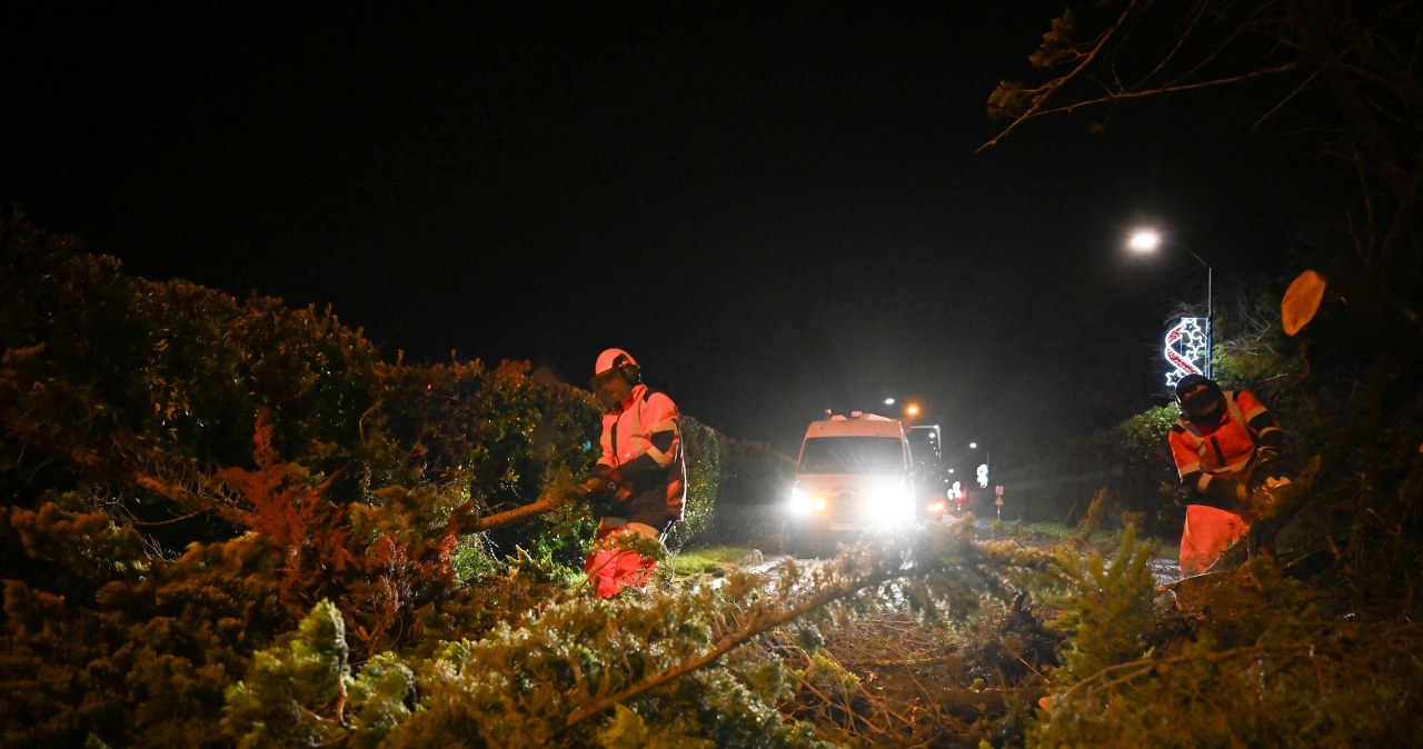 wiadomości,aktualności,Interia Paraliż we Francji i Wielkiej Brytanii. Sztorm Goretti odciął prąd tysiącom rodzin