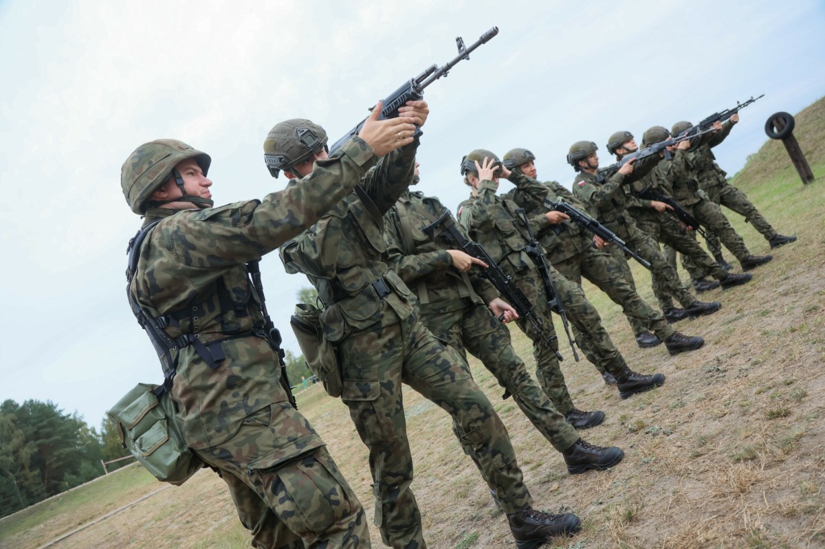 Ruszają szkolenia wojskowe. Sprawdź, kiedy możesz zacząć i ile za to dostaniesz