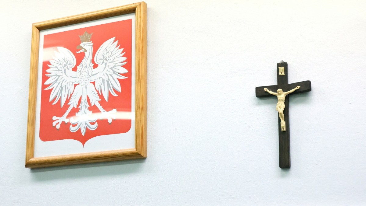 Krzyż w szkolnym koszu na śmieci. Biskupi chcą "zdecydowanych działań"
