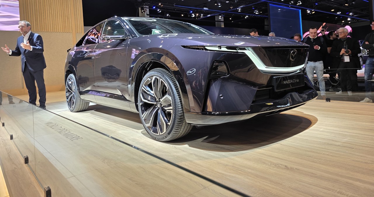 Mazda CX-6e to nowy SUV z imponującym ekranem