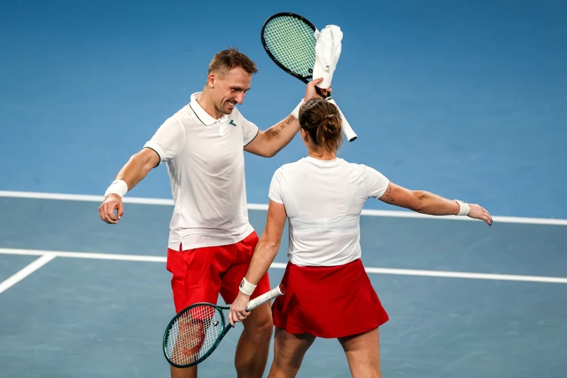 Świątek zagrała va banque, doszło do zmiany w drużynie. Polska zagra o finał