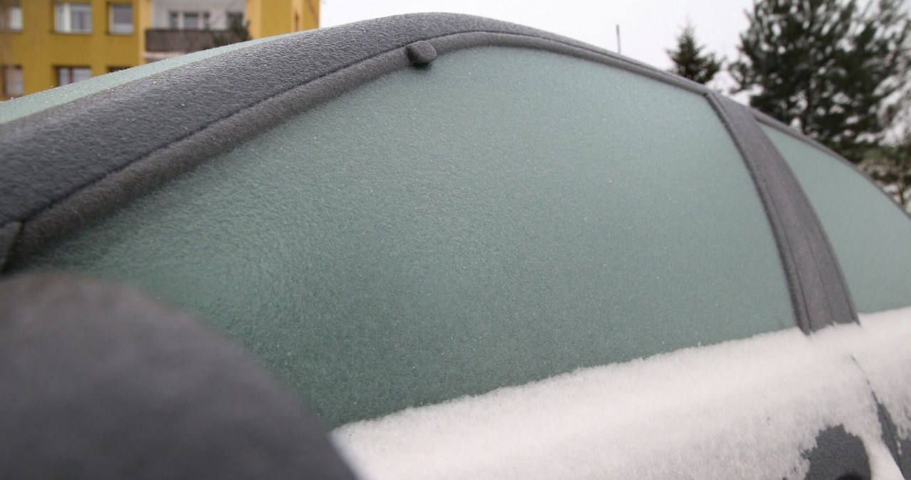 Odmrażacz do szyb jest wygodny w użyciu. Ale czy niszczy lakier?