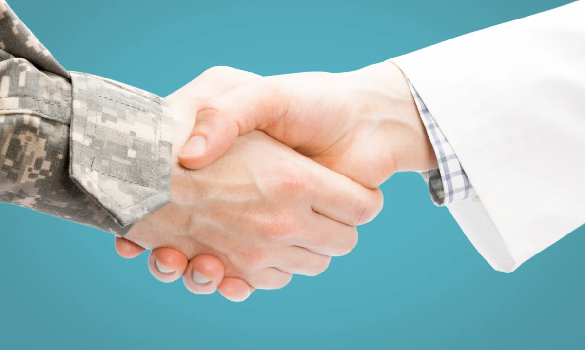 Wicepremier i minister obrony narodowej Władysław Kosiniak-Kamysz ogłosił rozpoczęcie budowy Legionu Medycznego – nowej inicjatywy mającej zintegrować środowisko medyczne z Siłami Zbrojnymi RP. Resort obrony przygotował 10 ścieżek współpracy, skierowanych zarówno do lekarzy, jak i innych osób zainteresowanych rozwojem kompetencji w zakresie medycyny wojskowej.