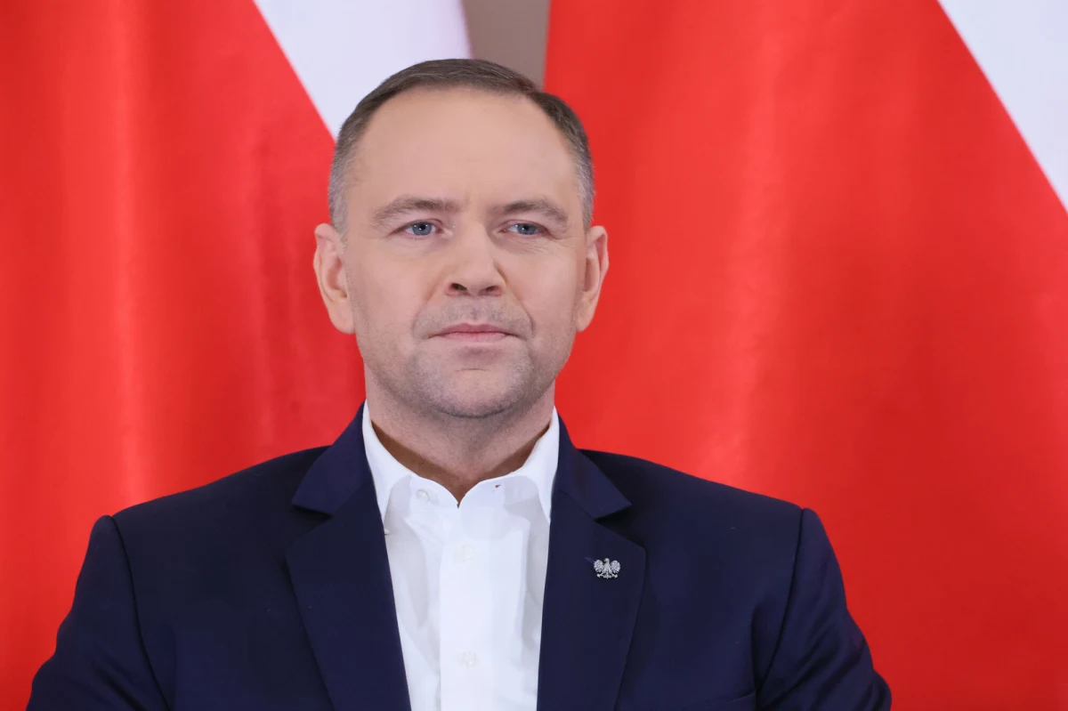 "Zdecydowałem o trzech ustawowych wetach (...). Rządzący muszą zrozumieć, że nie jestem notariuszem (...)" - poinformował Karol Nawrocki w piątek po południu. Jedno z nich dotyczy nowelizacji umożliwiającej blokowanie nielegalnych treści w internecie. Prezydent powiadomił jednocześnie, że w tym tygodniu podpisał dwanaście ustaw przekazanych przez marszałka Sejmu. 