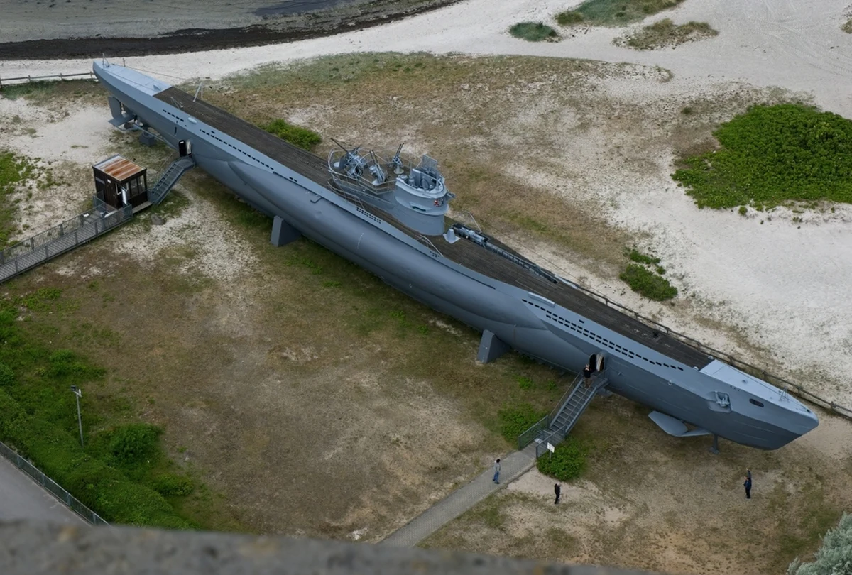 Wolfgang Ischinger, szef Monachijskiej Konferencji Bezpieczeństwa, zaproponował, by Niemcy przekazały Polsce okręt podwodny, fregatę lub inny sprzęt wojskowy. Jego zdaniem byłoby to nowoczesne podejście do historycznych zobowiązań wobec Polski i inwestycja w bezpieczeństwo regionu.