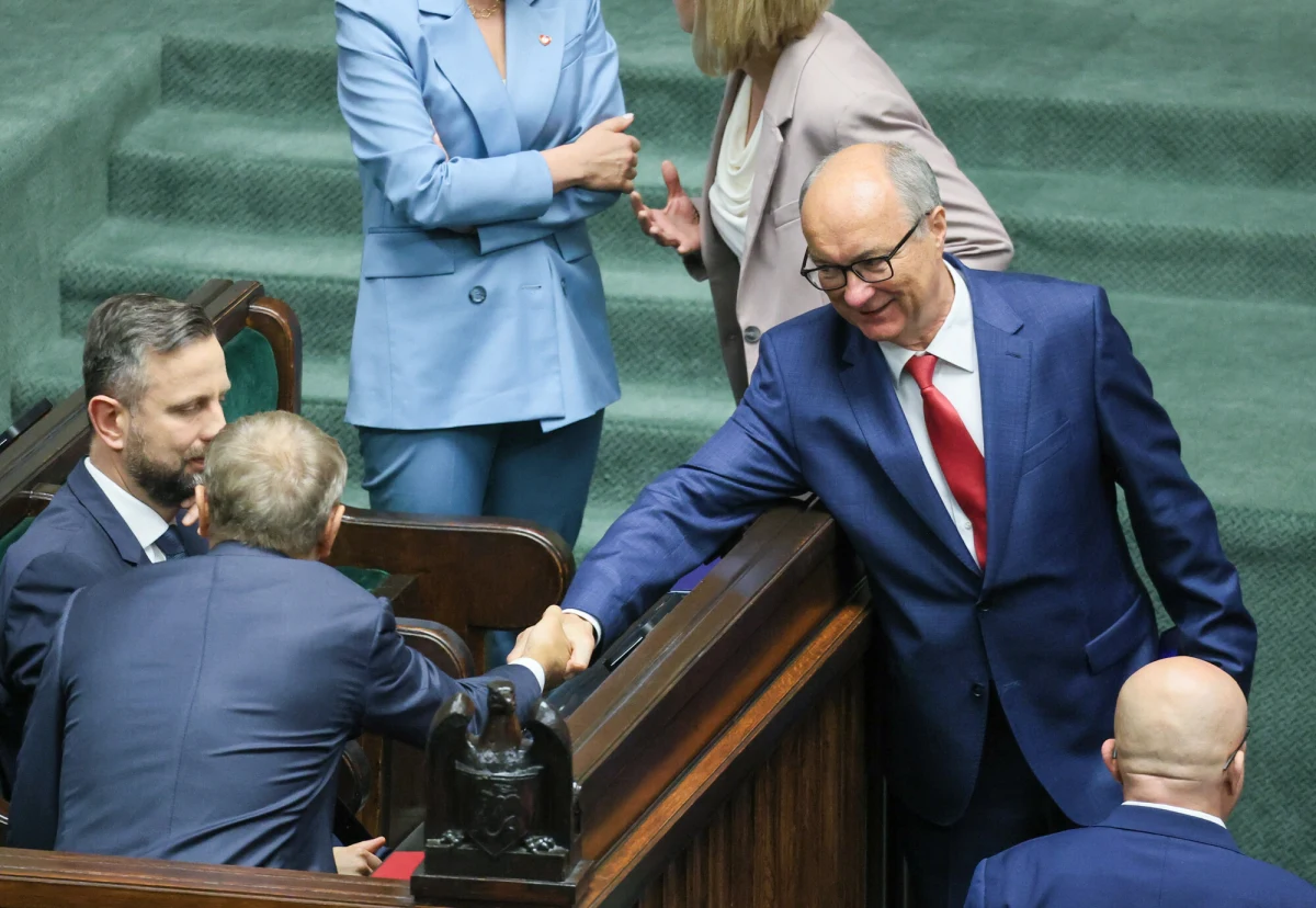 Reforma Państwowej Inspekcji Pracy będzie miała ciąg dalszy - ustalili na spotkaniu premier Donald Tusk i marszałek Sejmu Włodzimierz Czarzasty. "Jeszcze dziś ministra rodziny, pracy i polityki społecznej Agnieszka Dziemianowicz-Bąk dostanie rekomendacje, by wraz z ministrem sprawiedliwości Waldemarem Żurkiem podjąć pracę" - stwierdził szef rządu. 