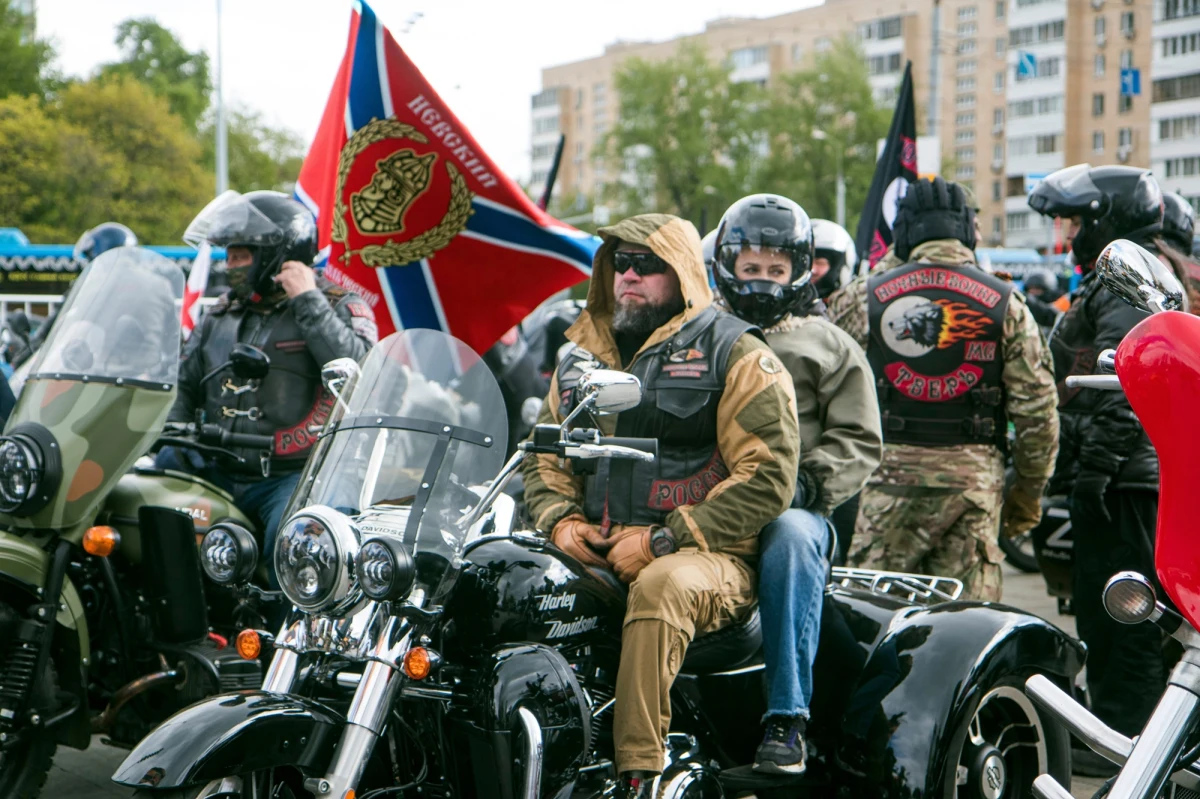 Tysiące uczestników, rosyjscy motocykliści i wojskowa parada. W Banja Luce odbyły się kontrowersyjne obchody Dnia Republiki Serbskiej, święta zakazanego przez Trybunał Konstytucyjny Bośni i Hercegowiny. W wydarzeniu wzięli udział m.in. członkowie proputinowskiej grupy motocyklowej Nocne Wilki, a także politycy i weterani z regionu.