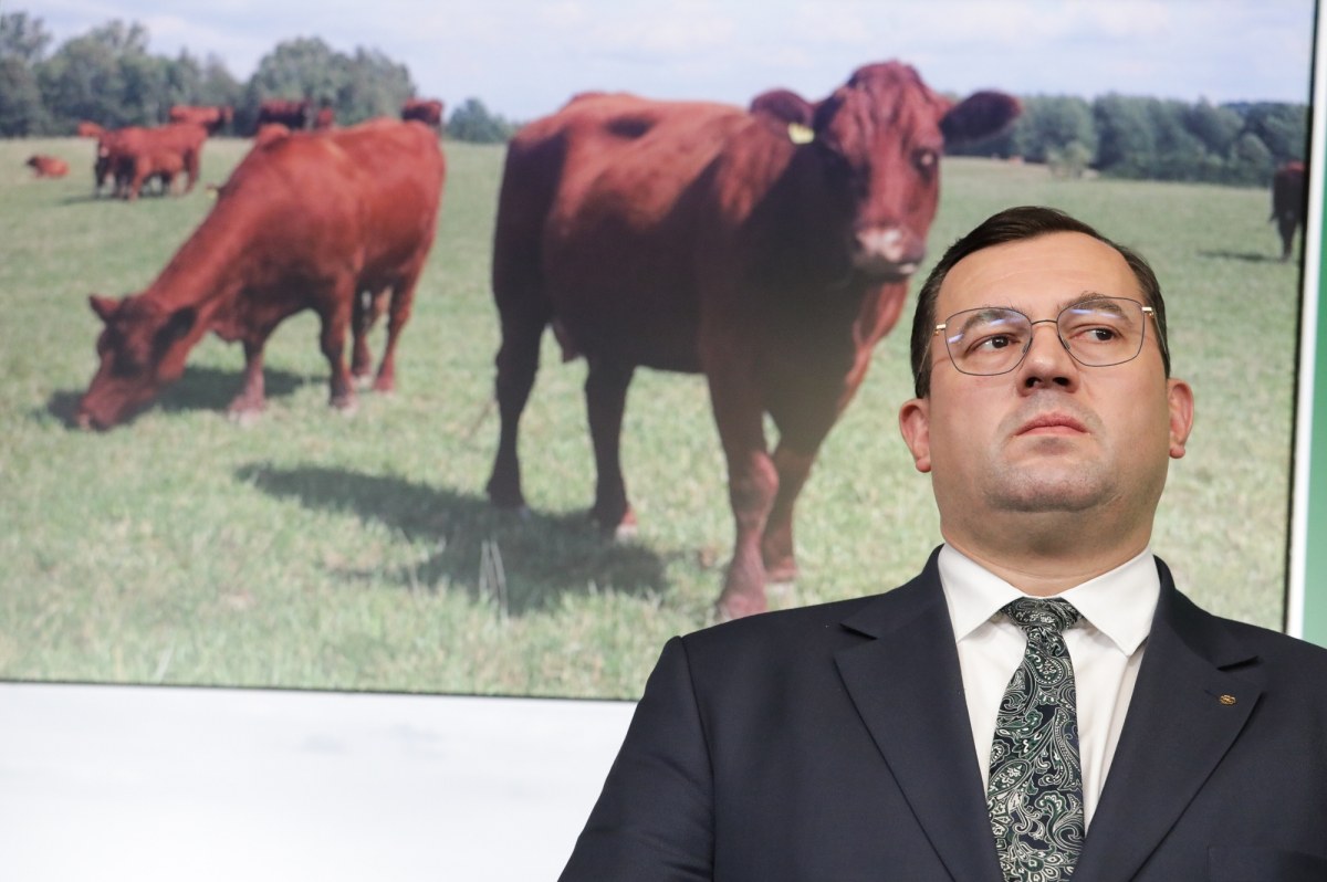 Rozlał gnojowicę przed domem ministra rolnictwa