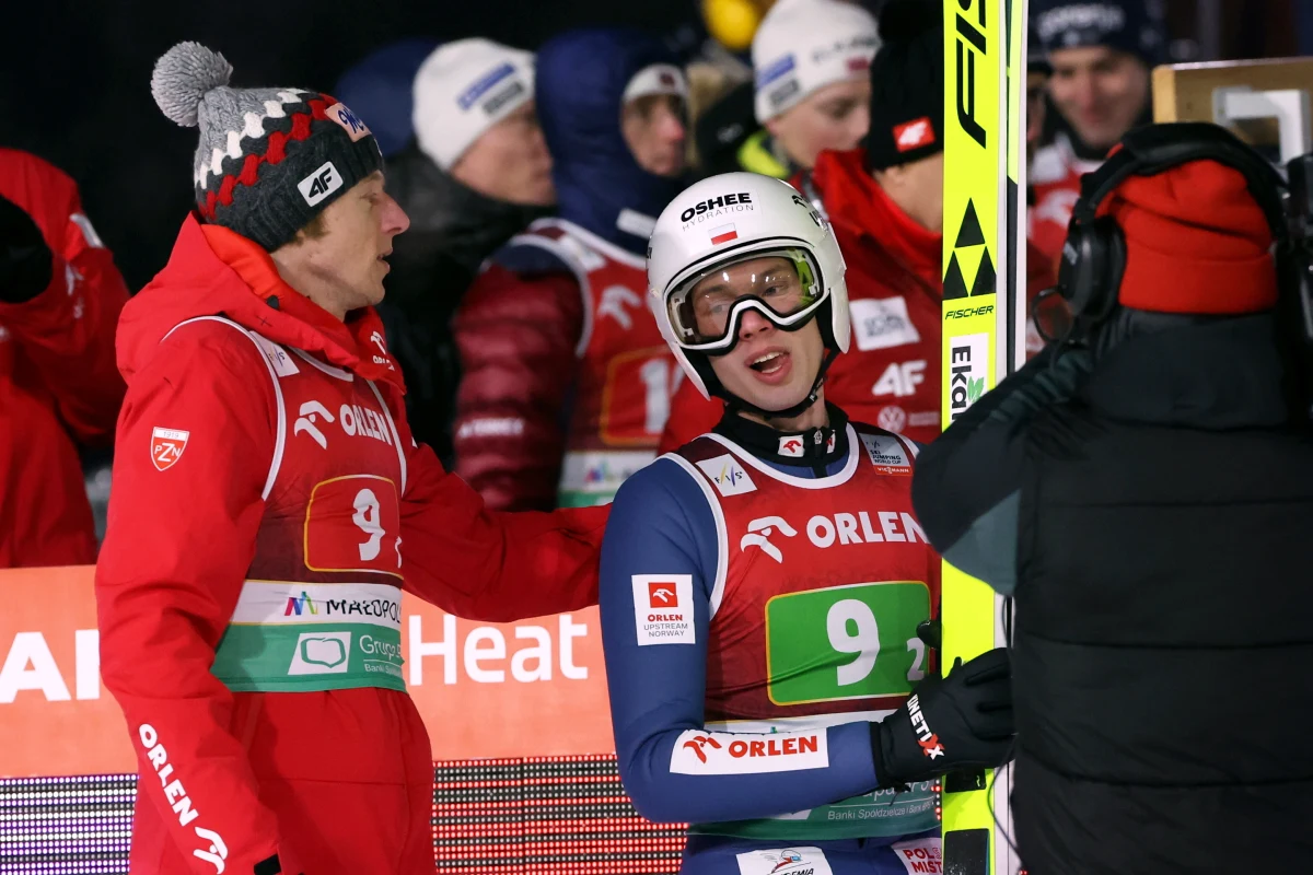 Dawid Kubacki i Kacper Tomasiak na trzecim miejscu w rywalizacji duetów w zawodach Pucharu Świata w skokach narciarskich w Zakopanem. Wygrali Austriacy. Był to ósmy w historii konkurs duetów w Pucharze Świata. 