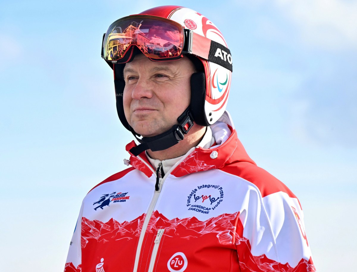 Smerf Narciarz zjeżdża na nartach, Karol Nawrocki patronem