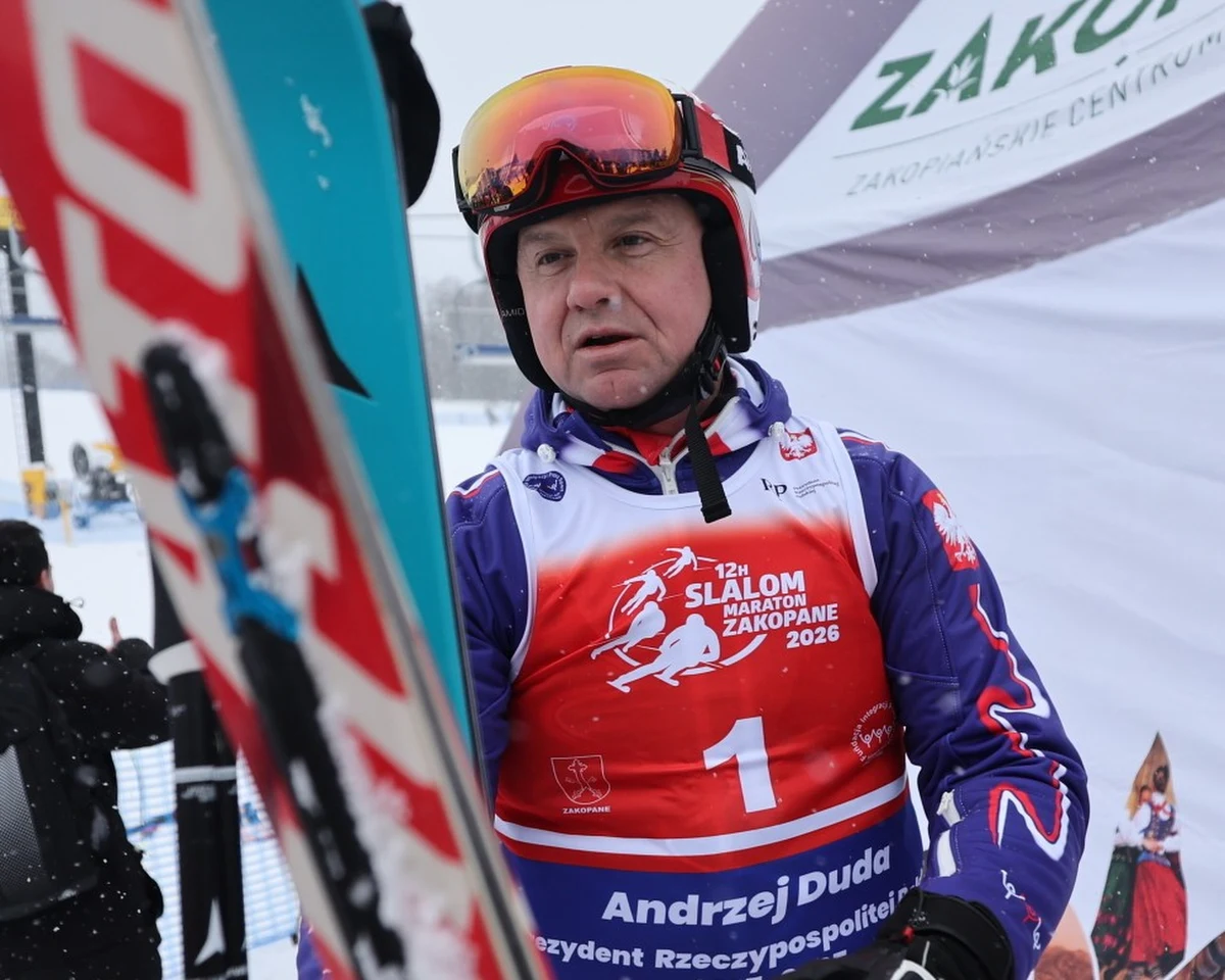 Prezydent Karol Nawrocki skierował list do uczestników 12. charytatywnego Slalom Maratonu na Polanie Szymoszkowej w Zakopanem, obejmując zawody honorowym patronatem. W niedzielnych zawodach bierze udział były prezydent Andrzej Duda, który zjeżdża na nartach wraz z zawodnikami.