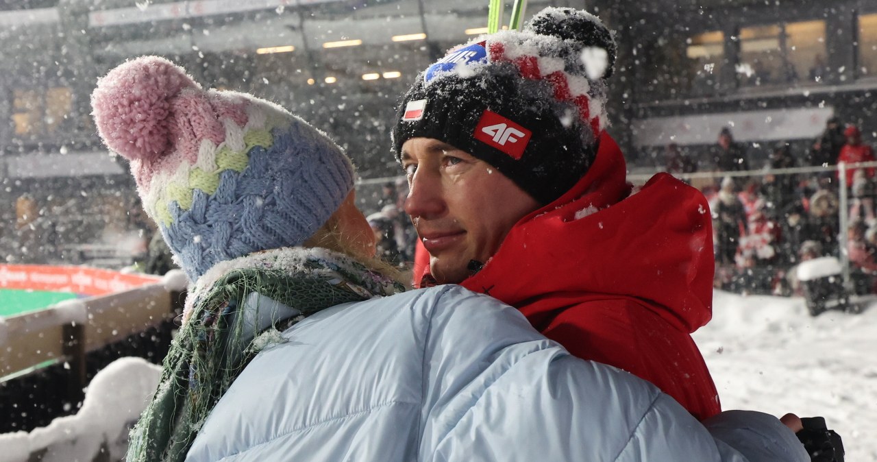Stoch płakał po ostatnim skoku, wpadł w ramiona żony. Wzruszające chwile