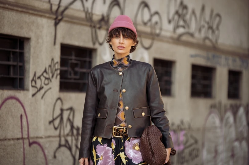 Najmodniejsze wzory ubrań dla dojrzałych, które w 2026 zdominują ulice