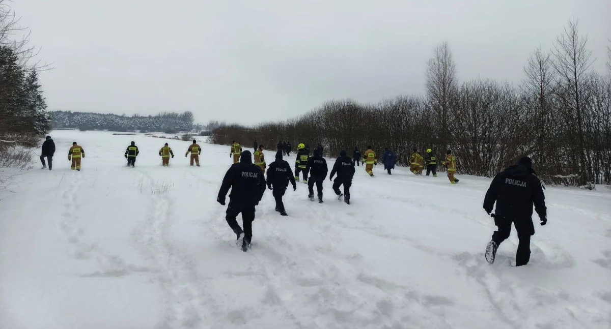Nie żyje 37-letnia kobieta, która zaginęła 6 stycznia w okolicach Włodawy na Lubelszczyźnie. Po kilku dniach poszukiwań znaleziono jej ciało. Okazuje się, że wysiadła z samochodu po kłótni z mężem i ruszyła pieszo przez pola bez kurtki - dowiedział się dziennikarz RMF FM Krzysztof Zasada. Temperatura wynosiła wtedy poniżej minus 15 stopni.
