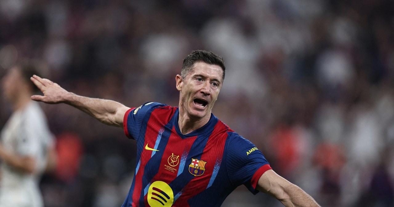 Tak uderza Lewandowski. Kanonada w El Clasico. "Barca" z pierwszym trofeum