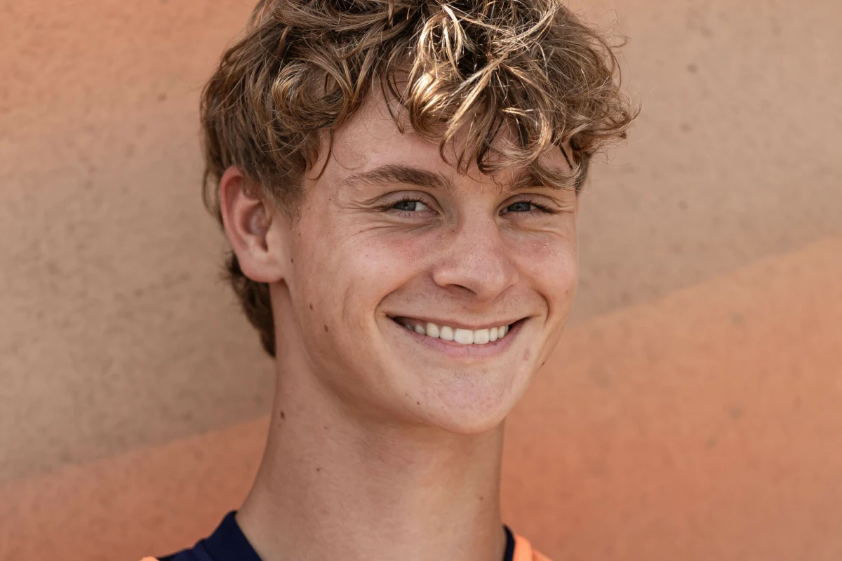 Maximilian Ibrahimović, 19-letni syn legendarnego Zlatana Ibrahimovicia, został wypożyczony przez AC Milan do Ajaksu Amsterdam. Młody piłkarz podąża śladami ojca, który właśnie w holenderskim klubie rozpoczynał swoją międzynarodową karierę.