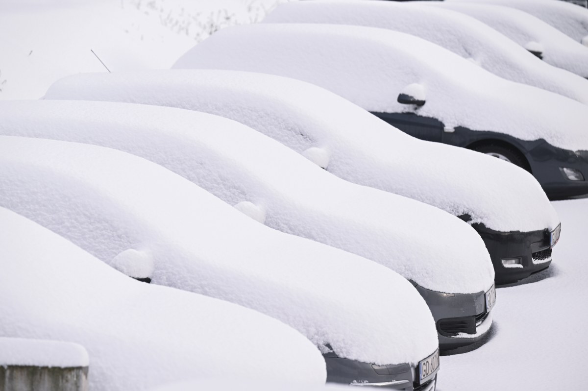 Pomorskie sparaliżowane przez śnieg. Zamknięte szkoły, karetki utknęły w zaspach