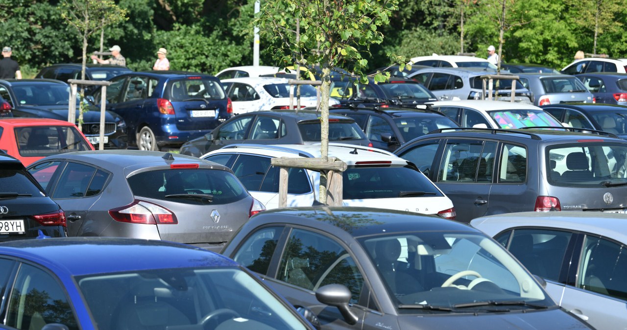 Skarbówka sprzedaje samochody. Bez licytacji choćby za 400 zł. Jest "ale"