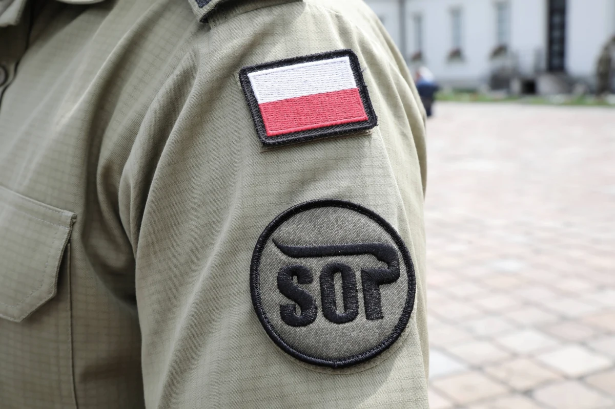 Kadra kierownicza Służby Ochrony Państwa wystosowała list do Ministerstwa Spraw Wewnętrznych i Administracji, w którym żąda powrotu do służby generała Radosława Jaworskiego. Jak ustalił tvn24.pl, pod dokumentem podpisało się kilkunastu dyrektorów SOP. Podpisu nie złożyły dwie osoby. 