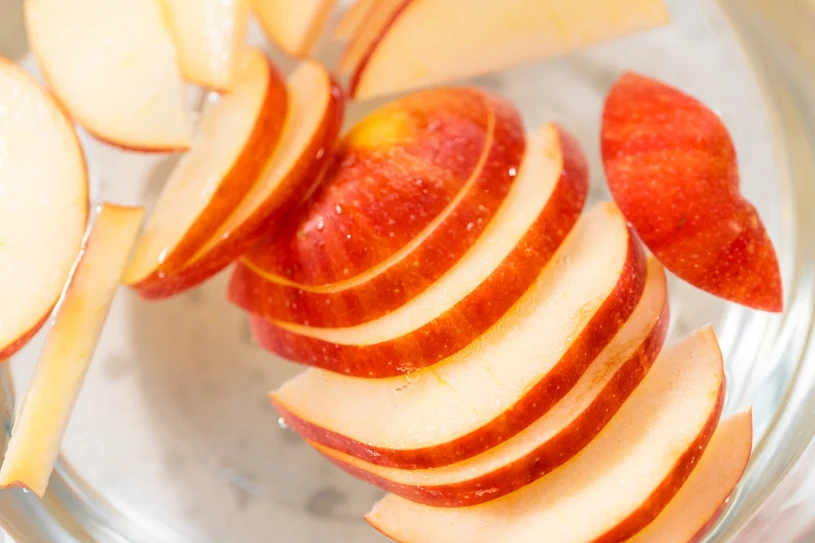 Zimowa szorstkość znika w 10 minut. Wystarczy jedno jabłko