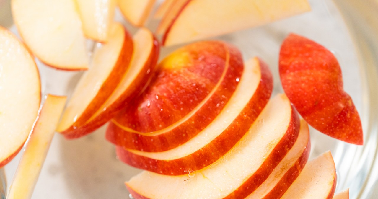 Zimowa szorstkość znika w 10 minut. Wystarczy jedno jabłko