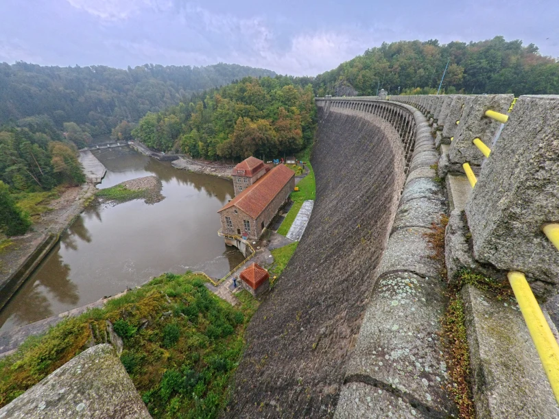 Najwyższa taka zapora w Polsce. Spuszczą wodę i wprowadzą zmiany