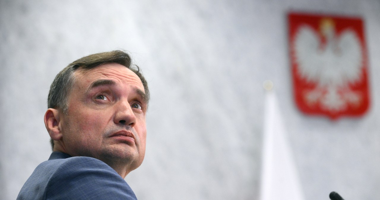 PiS murem za Zbigniewem Ziobrą. Oficjalnie. Bo w kuluarach się kotłuje