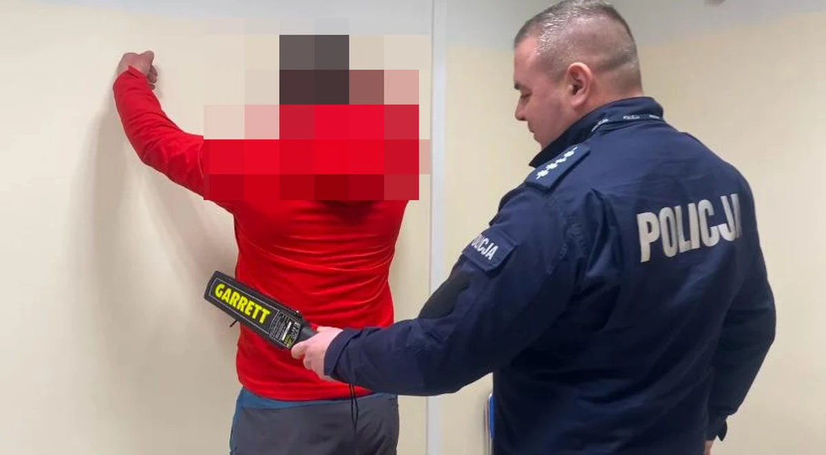 Na dwa miesiące aresztowany został mieszkaniec województwa lubelskiego podejrzany m.in. o groźby bezprawne i znieważenie konstytucyjnego organu RP. 35-latek miał rozlać gnojowicę koło domu ministra rolnictwa Stefana Krajewskiego. Nagrania z incydentu opublikował w mediach społecznościowych.