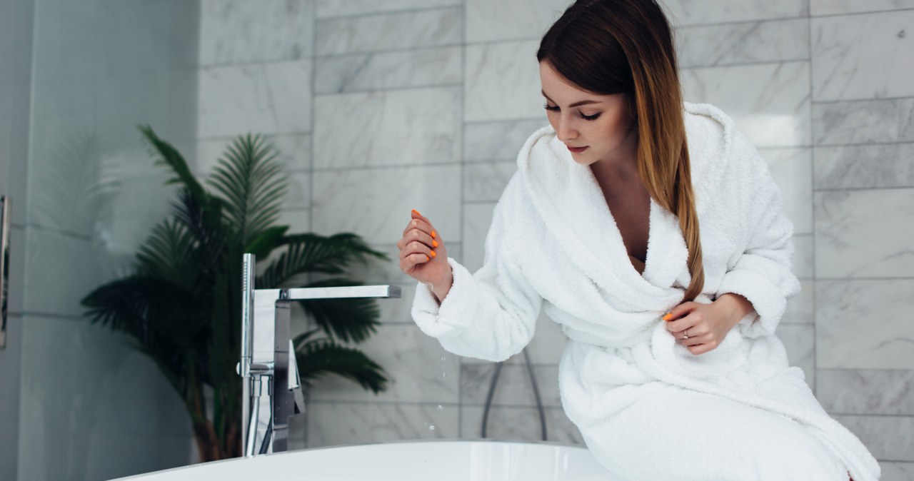 Wygładza ciało i rozluźnia mięśnie w 10 minut. Dodaj szczyptę do wanny