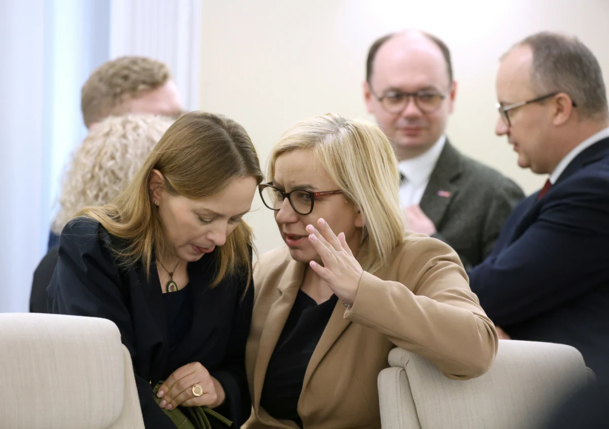 "Z powodu problemów technicznych głosowanie w drugiej turze wyborów na przewodniczącego partii Polska 2050 zostało unieważnione" - podało tuż po północy biuro prasowe Polski 2050. Nowy termin drugiej tury nie został jeszcze wyznaczony. O stanowisko przewodniczącej ubiegają się dwie polityczki: Katarzyna Pełczyńska-Nałęcz oraz Paulina Hennig-Kloska.