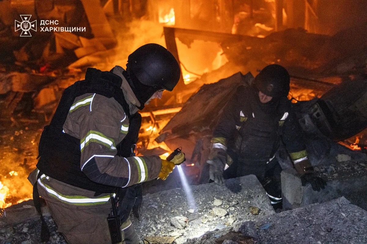 Cztery osoby zginęły, sześć zostało rannych - to dotychczasowy tragiczny bilans nocnego ataku Rosji na Kijów i Charków w Ukrainie. Stolica została zaatakowana przy użyciu rakiet, a Charków dronami. Jeden z nich spadł na sanatorium dla dzieci. Na szczęście na razie nie ma informacji o ofiarach. Pojawiły się również doniesienia o rakietach balistycznych wystrzelonych w kierunku Krzywego Rogu. W obliczu przedłużających się przerw w dostawie prądu i ujemnej temperatury w Kijowie, urzędnicy i eksperci ds. energetyki ostrzegają, że infrastruktura miasta zbliża się do granic możliwości.