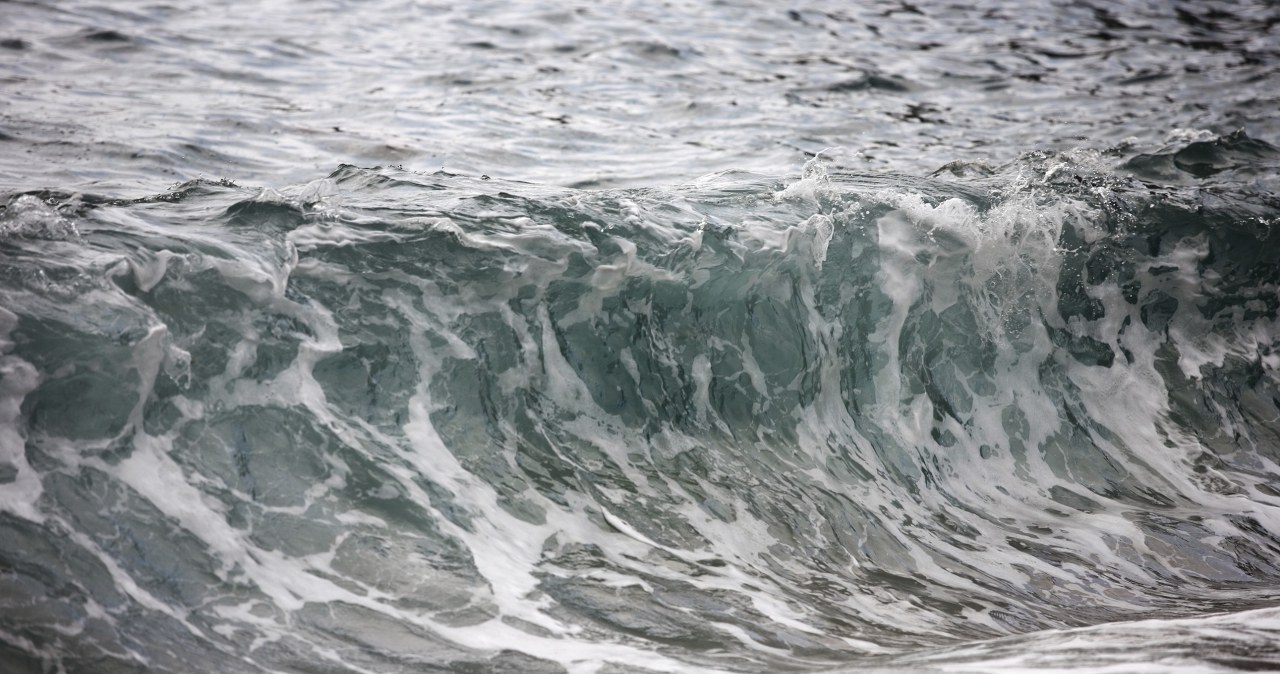 Nowy rodzaj tsunami zdemolował wybrzeże. Nie powoduje go trzęsienie ziemi