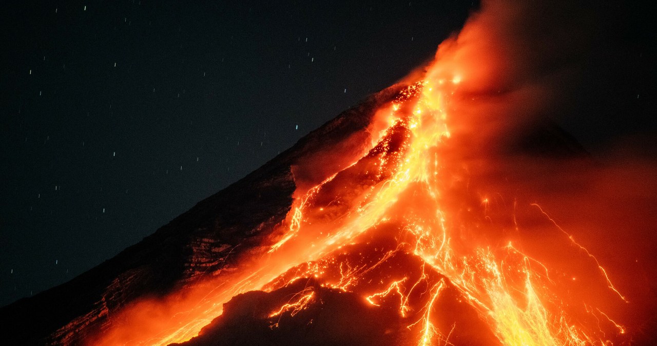 Groźny wulkan pobił rekord. Wyrzuca głazy wielkości aut